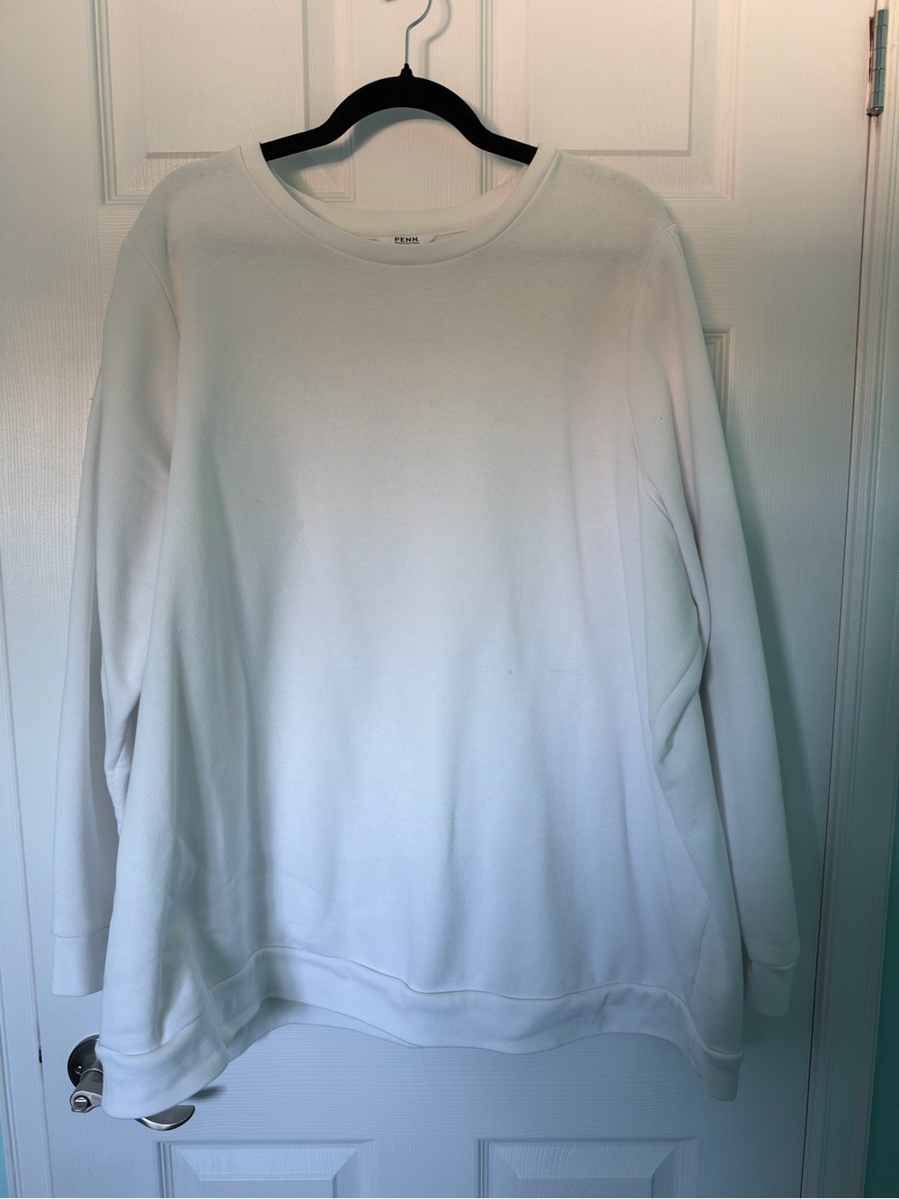 Penningtons White Crewneck Sweatshirt